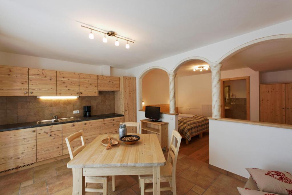 Refugium Laflu Apartments Corvara Rum bild